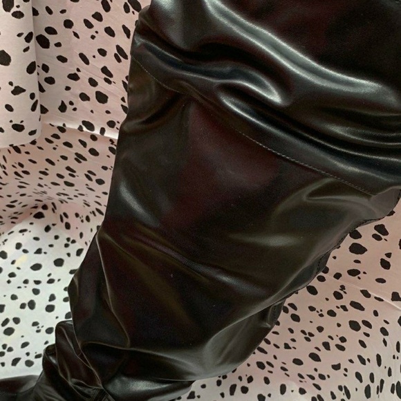 Boots - Picture 3 of 3